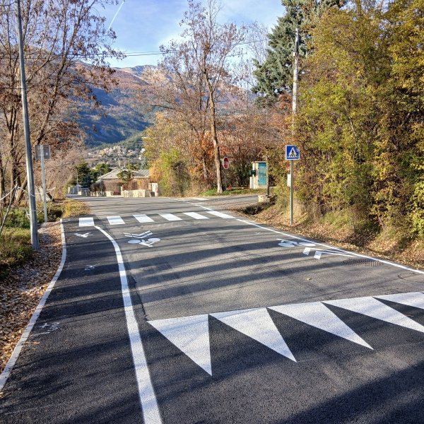 Aménagements piétons, vélos et ralentisseur